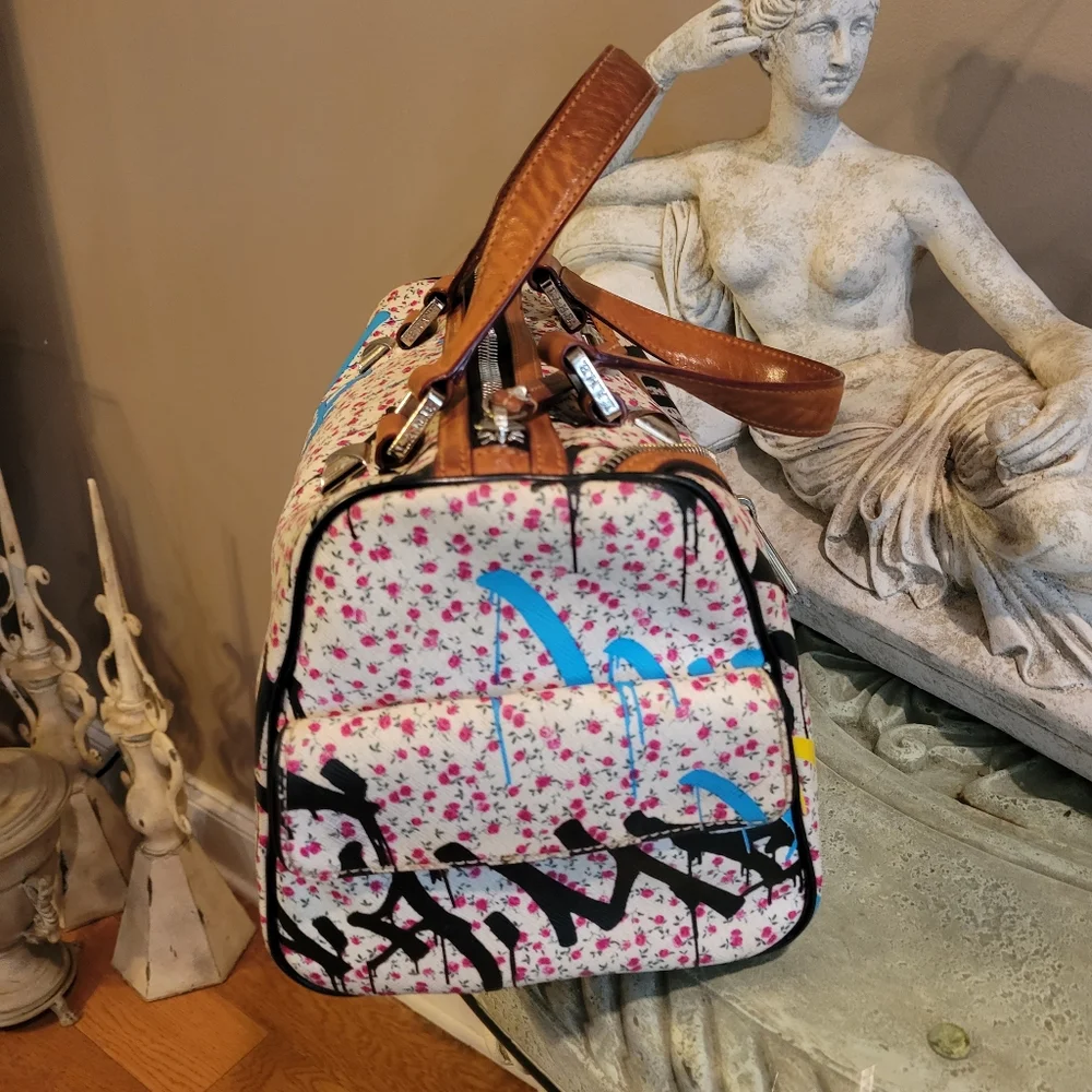 L.A.M.B. by Gwen Stefani Ditzy Graffiti Zipper Flower Bag #402 - Picture 10 of 17